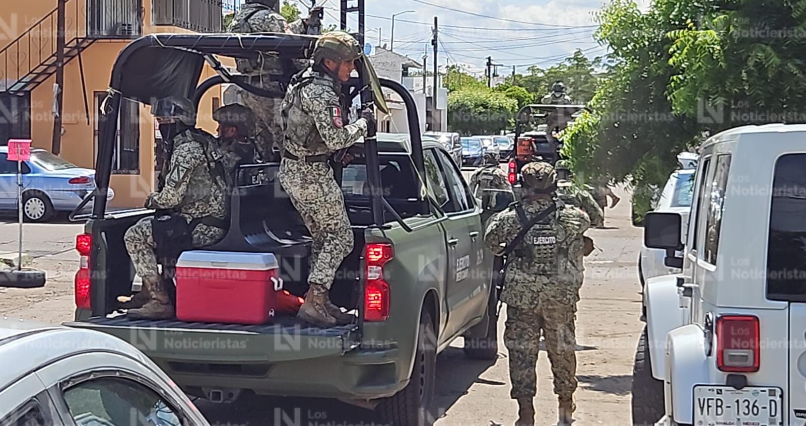 Detienen a dos hombres tras operativo en Culiacán