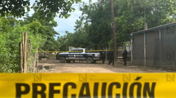 En el patio de una casa ejecutan con arma larga a un hombre en Lo de Reyes, Navolato