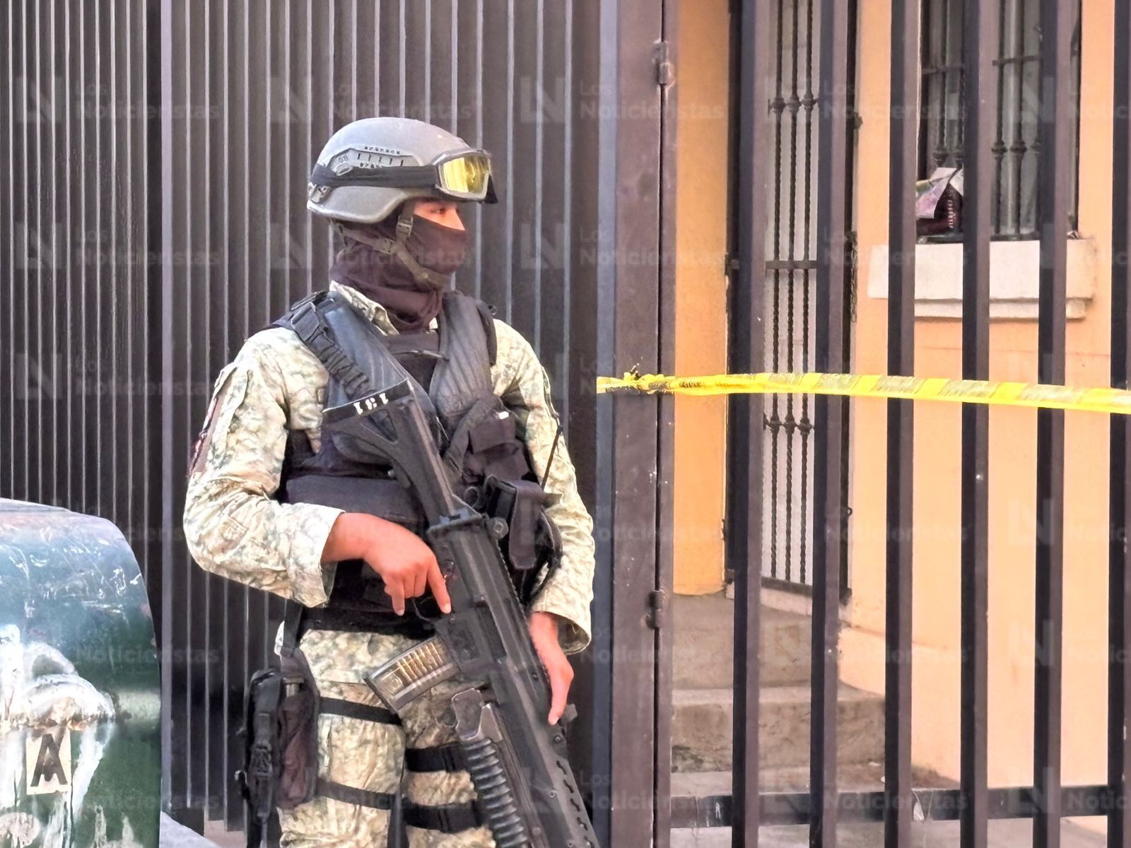 Militares resguardan calle donde fueron ejecutados dos hombres en Villa Bonita, Culiacán