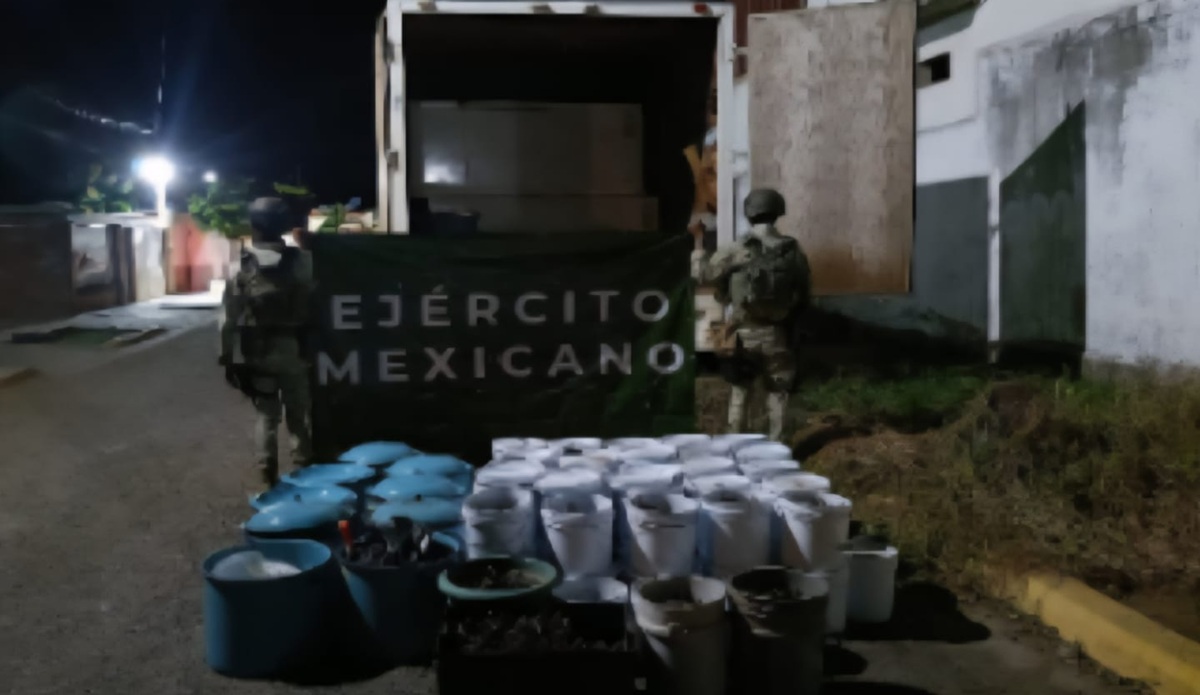 Ejército asegura vehículos, arma larga, ponchallantas y droga en Navolato