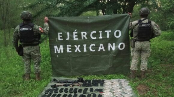Elementos del Ejército Mexicano aseguran arsenal y una granada durante operativo en San Ignacio