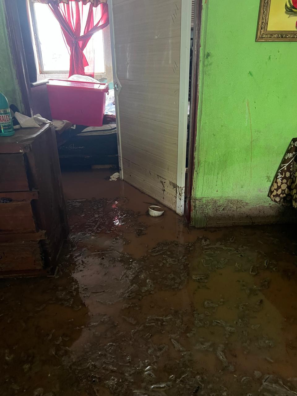 el agua inundo y daño viviendas en comunidades de guasave