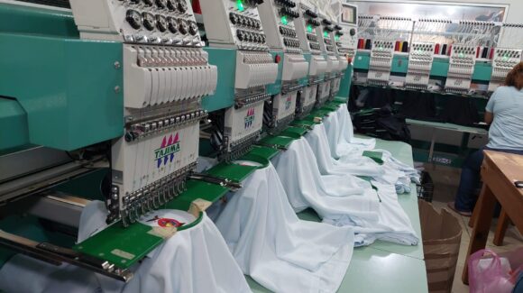 Comerciantes denuncian presencia de “empresas golondrinas” en programa de útiles y uniformes; piden al Gobierno de Sinaloa reforzar filtros