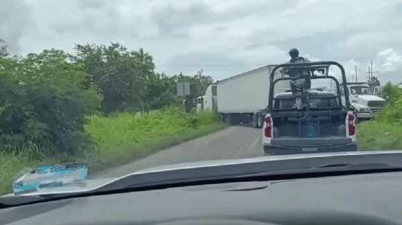 Reportan enfrentamiento entre civiles armados en la carretera Escuinapa – Rosario; cierran autopista de cuota y carretera libre
