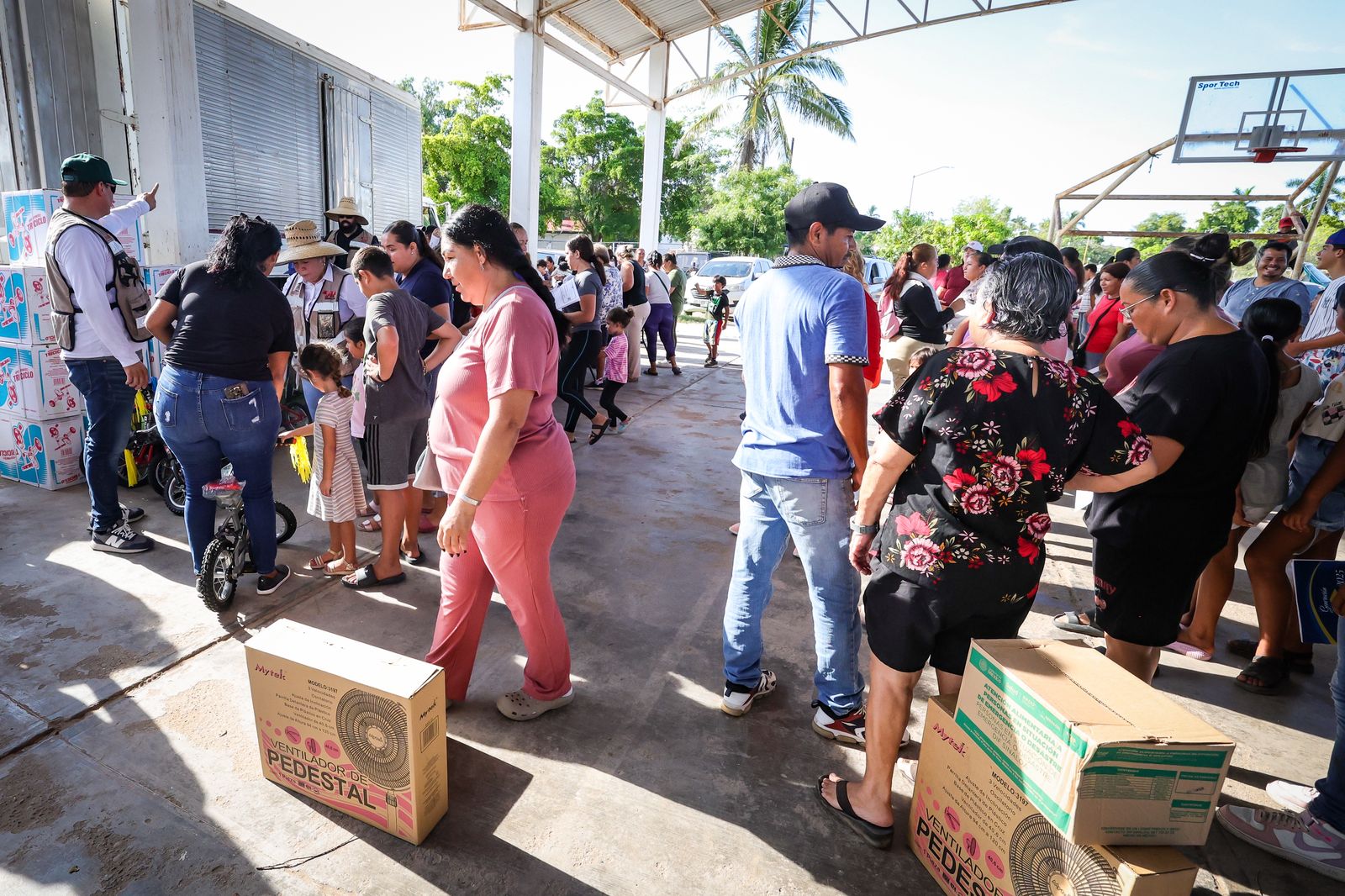 entrega de apoyos en navolato