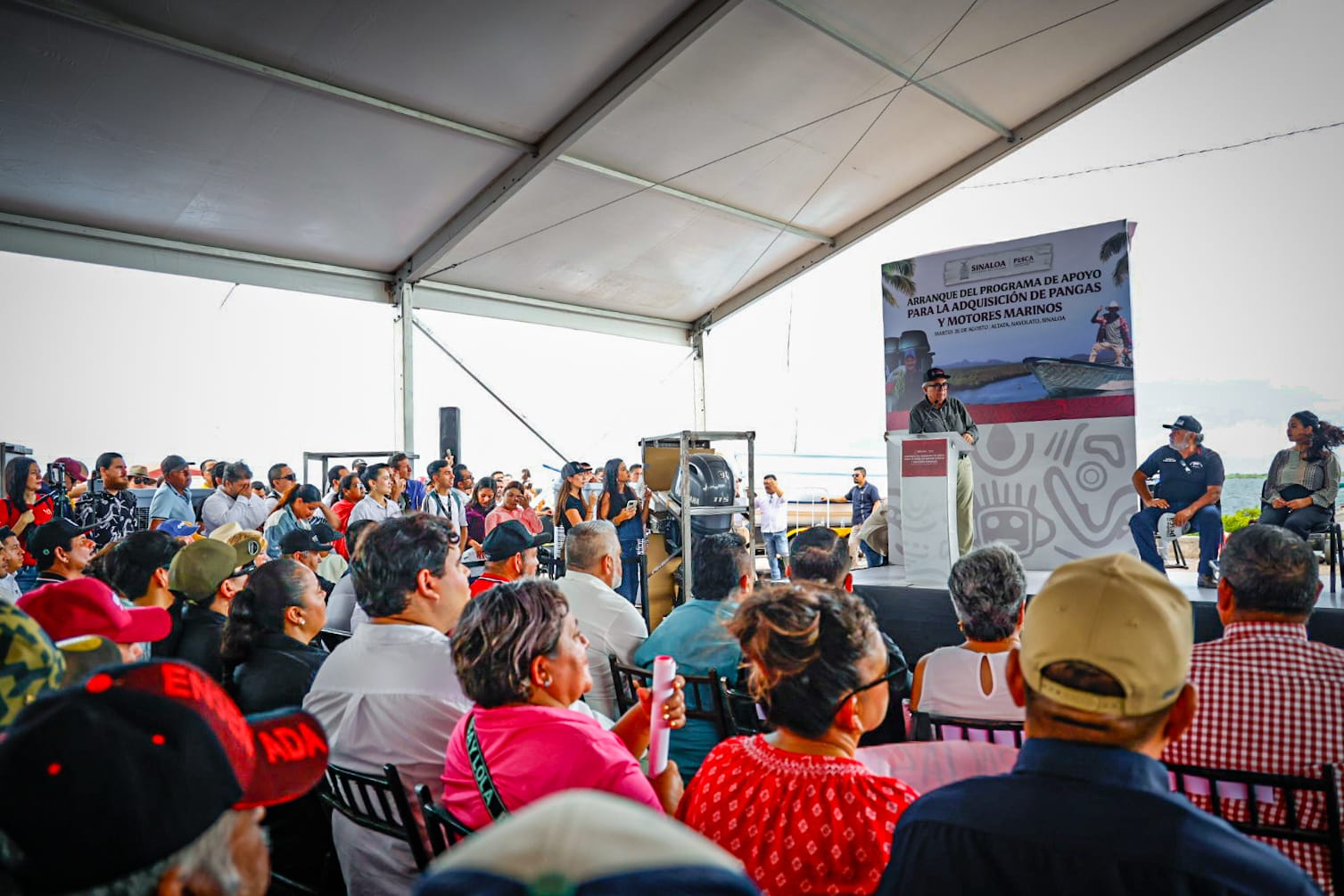 Entrega Rocha motores marinos y pangas a pescadores