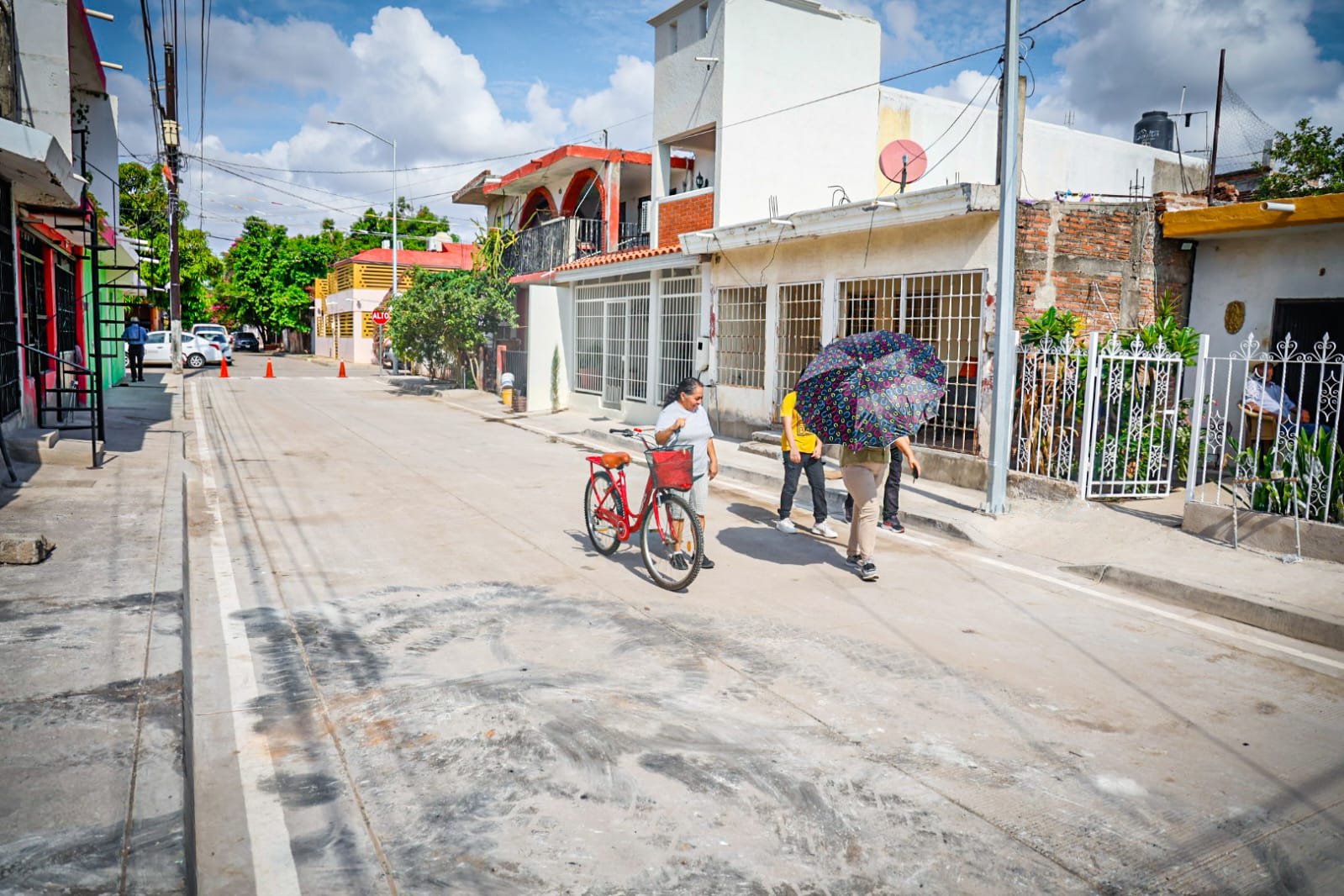 Entrega de calle pavimentada en Costa Rica