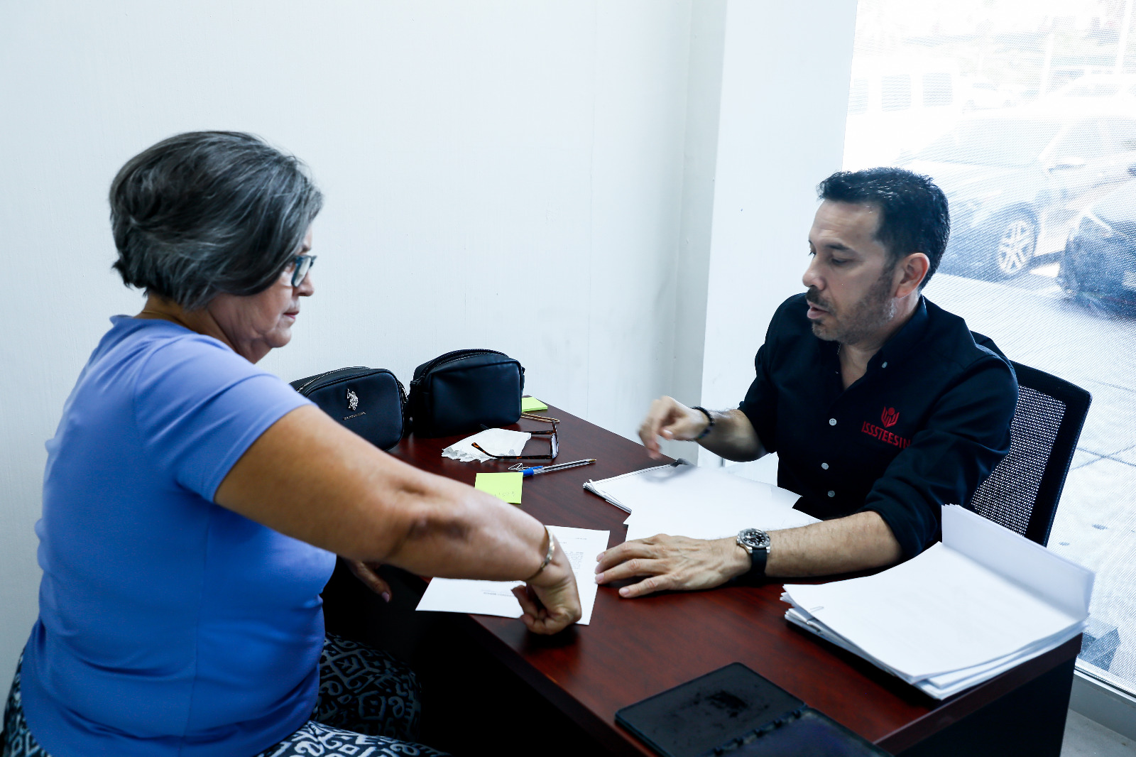 Isssteesin entrega el Fondo de Vivienda a viudas y viudos de Trabajadores de la Educación en Sinaloa