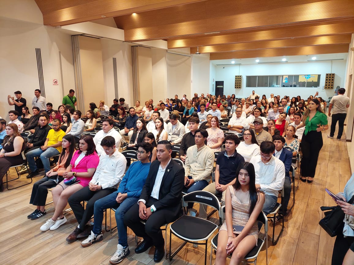 Asociación Una Ayuda Una Sonrisa de Los Mochis entrega reconocimientos