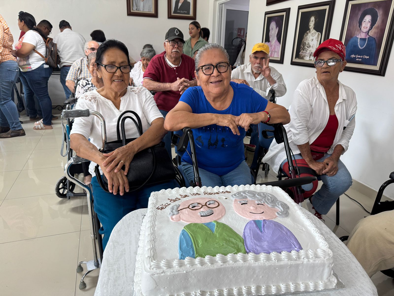 Entregan aparatos funcionales a adultos mayores de Ahome.