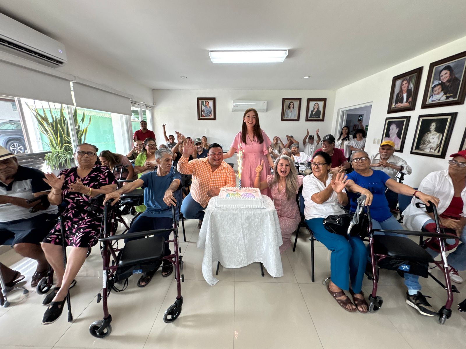 Entregan aparatos funcionales a adultos mayores de Ahome.