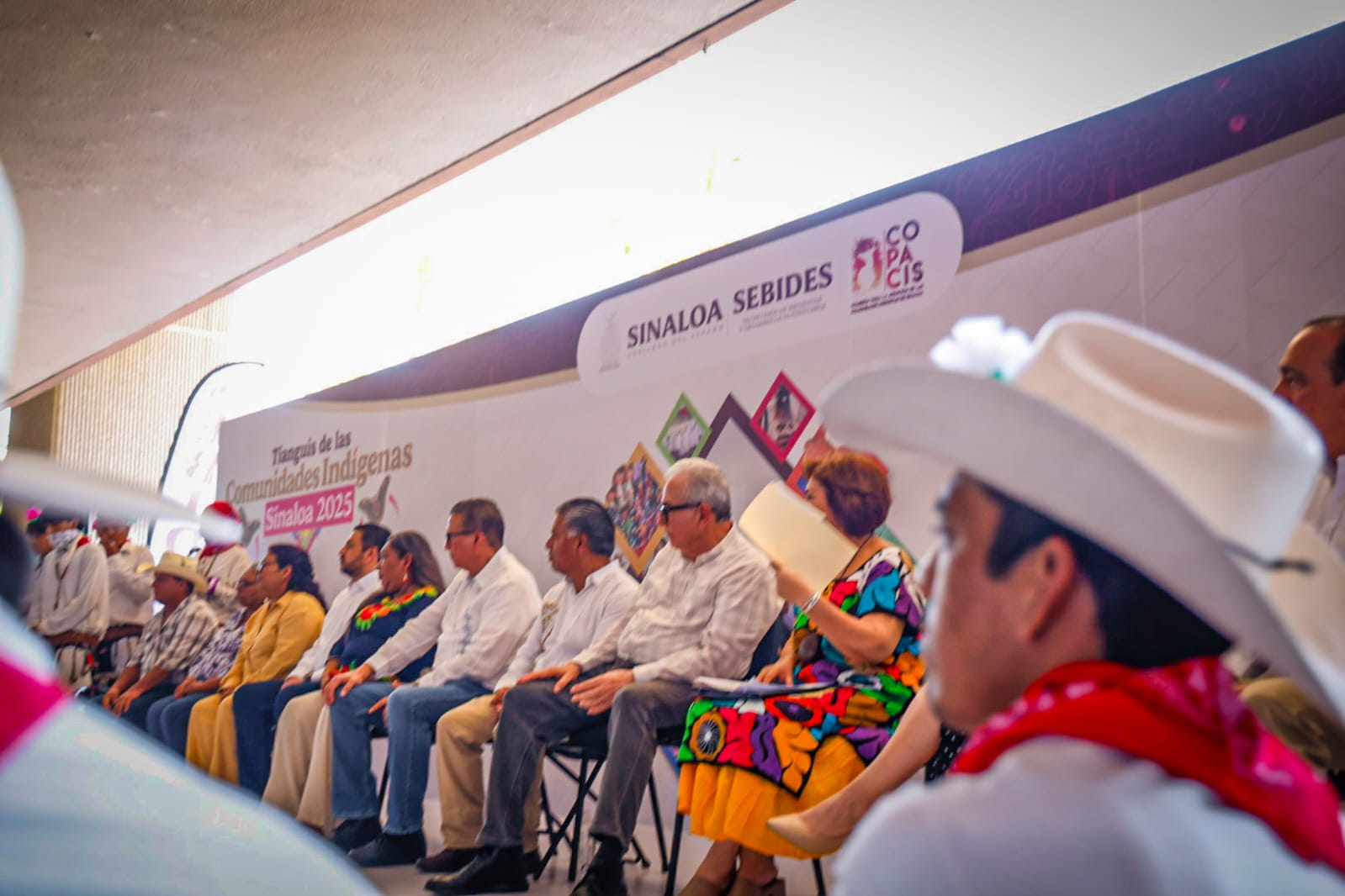 Entregan apoyos a comunidades indígenas en Sinaloa