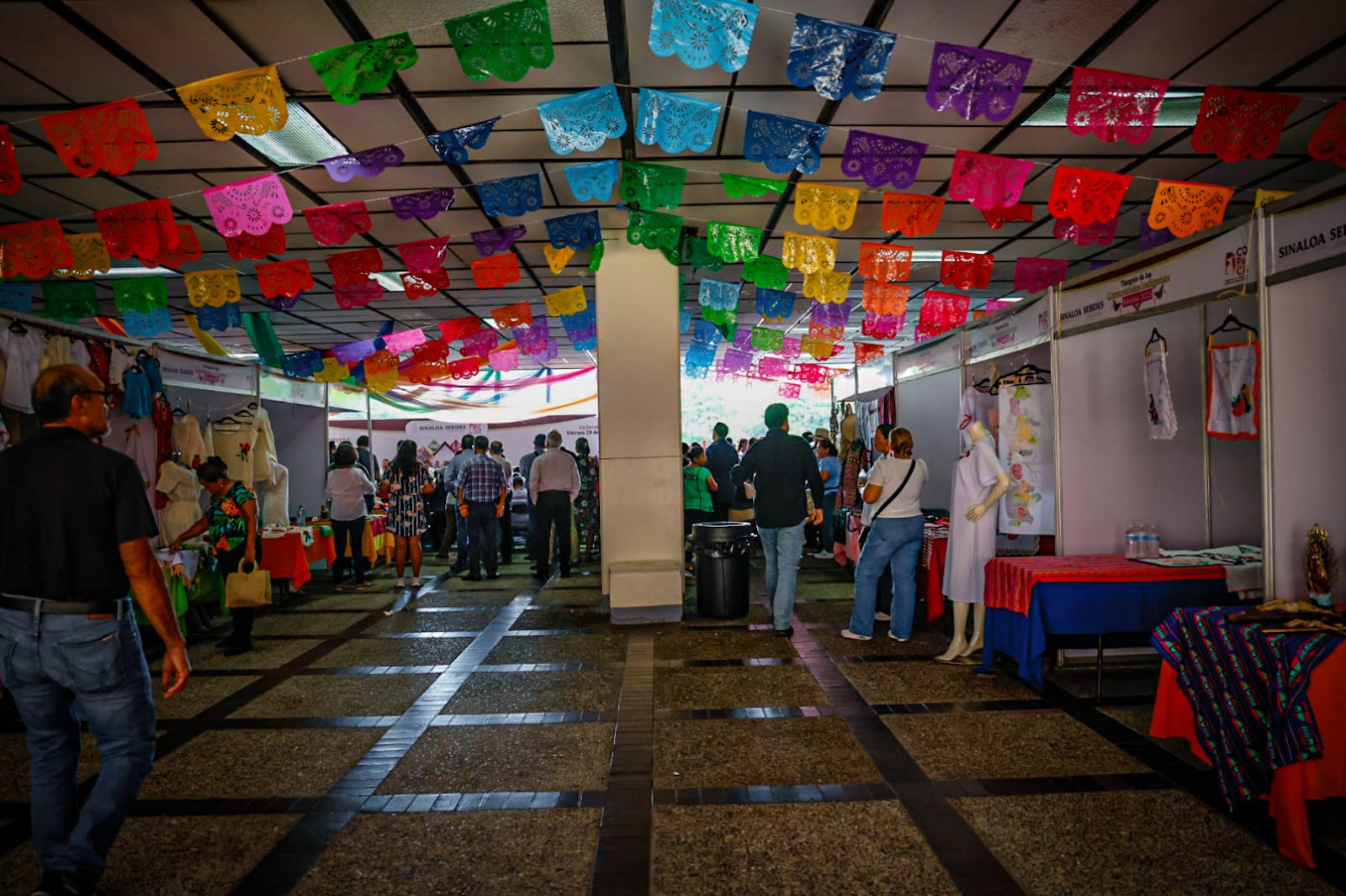 Tianguis de Comunidades Indígenas