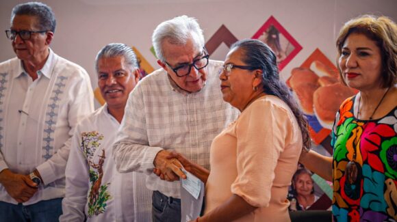 Entrega Rocha apoyos para proyectos productivos dirigidos a comunidades indígenas en Sinaloa
