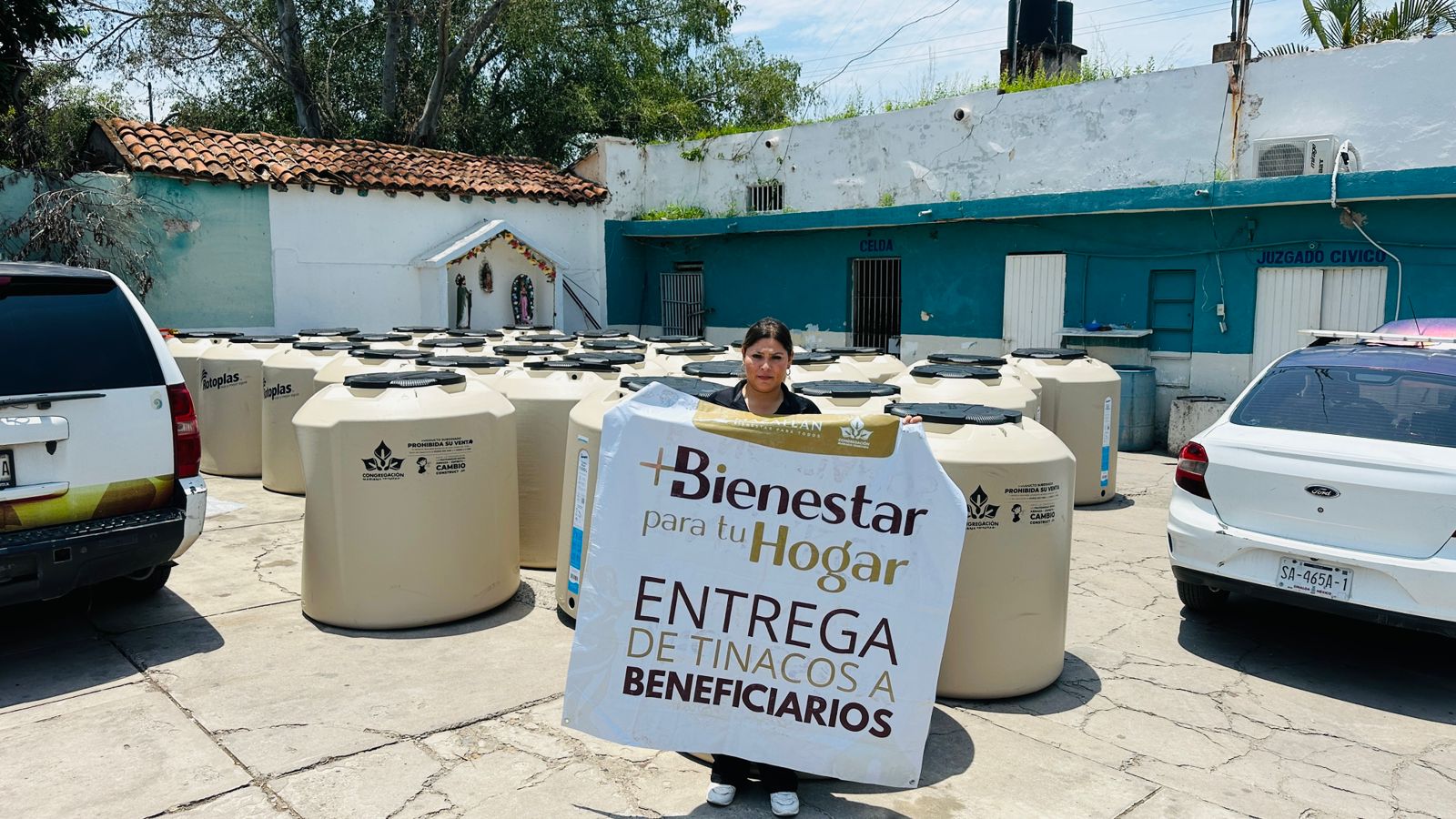 Entregan tinacos a sectores vulnerables de Mazatlán