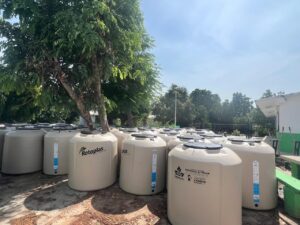 Entregan tinacos a sectores vulnerables de Mazatlán