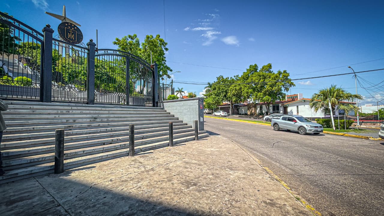 escalinatas de la entrada a La Lomita en Culiacán
