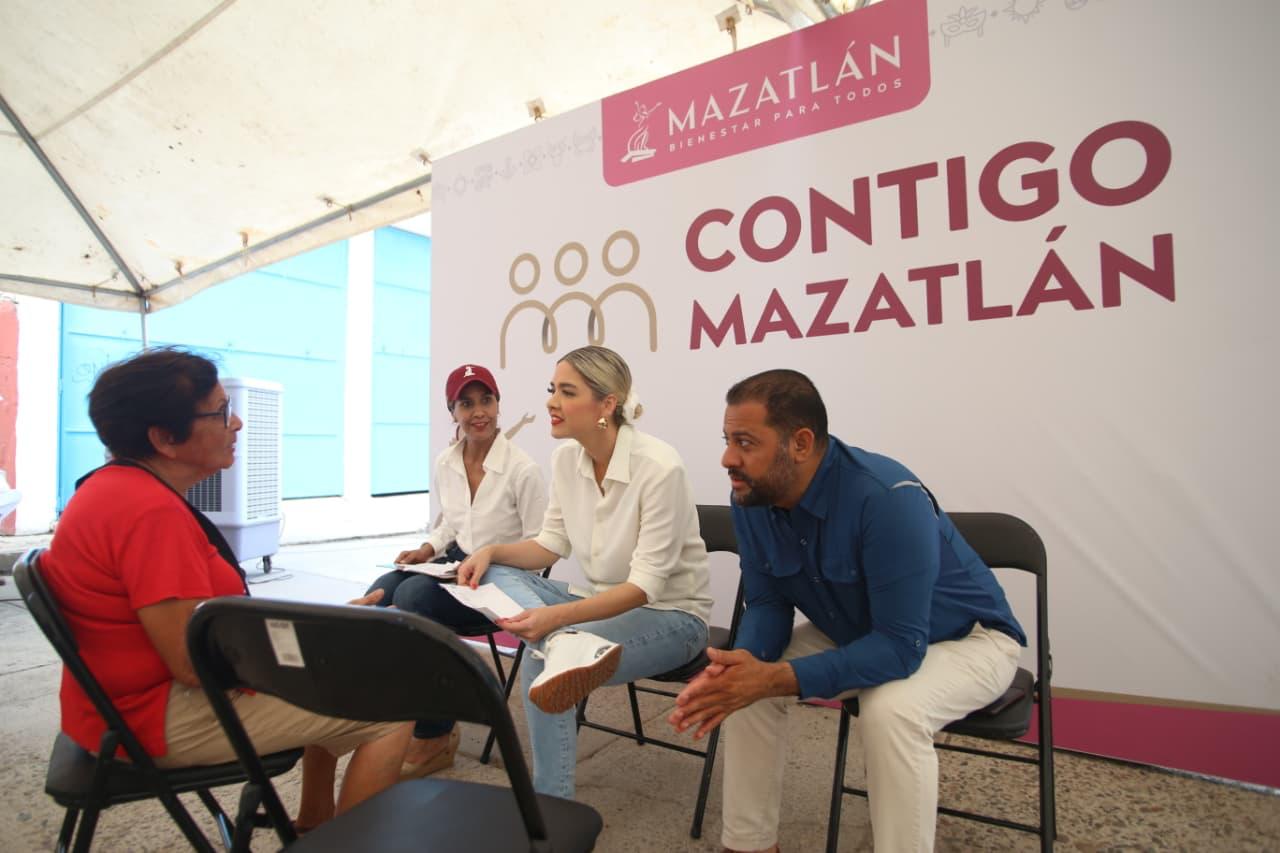 estrella palacios dominguez se mostró atenta a las inquietudes de los ciudadanos