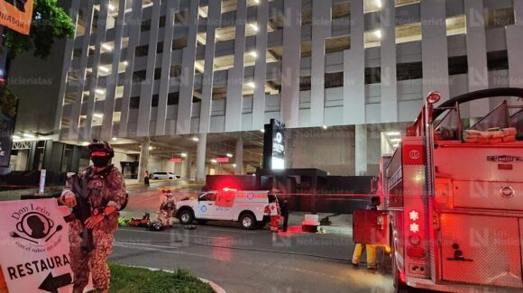 Evacuan edificio Cuatro Ríos, en Culiacán, por olores químicos