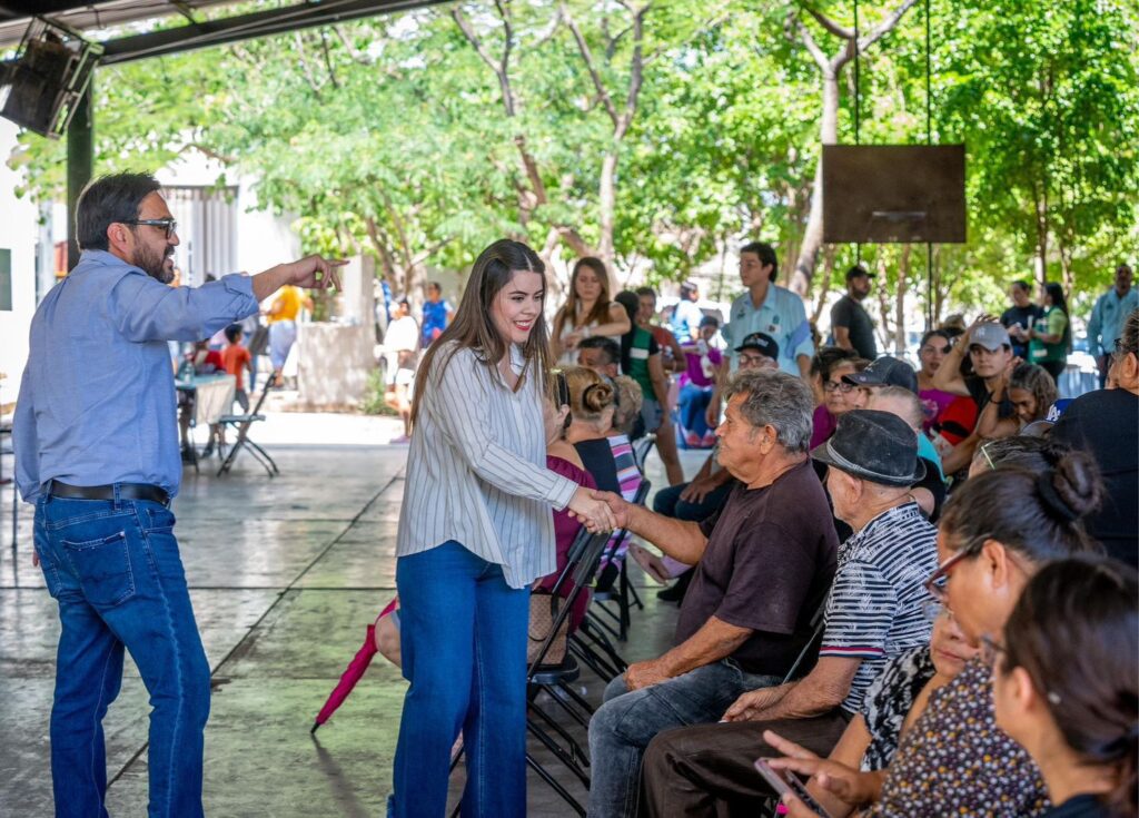Juan de Dios Gámez visita la colonia Felipe Ángeles