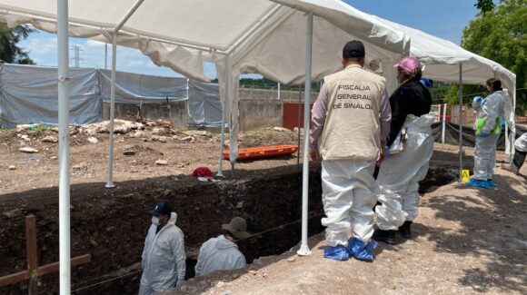 “No tiene caso sacar cuerpos para volver a desaparecerlos”: Sabuesos Guerreras pide identificar restos exhumados en el panteón 21 de Marzo, en Culiacán