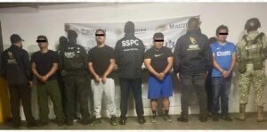 Expolicías detenidos en Puebla