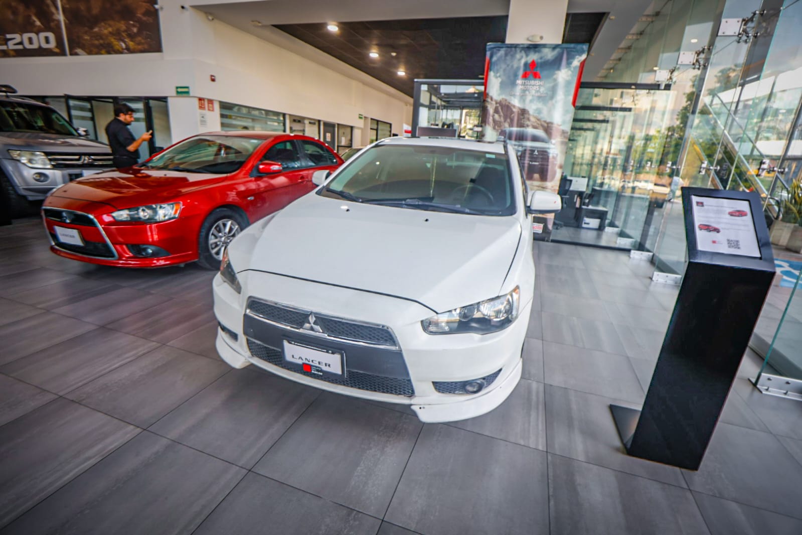 Exposición de autos clásicos en Mitsubishi Motors Culiacán