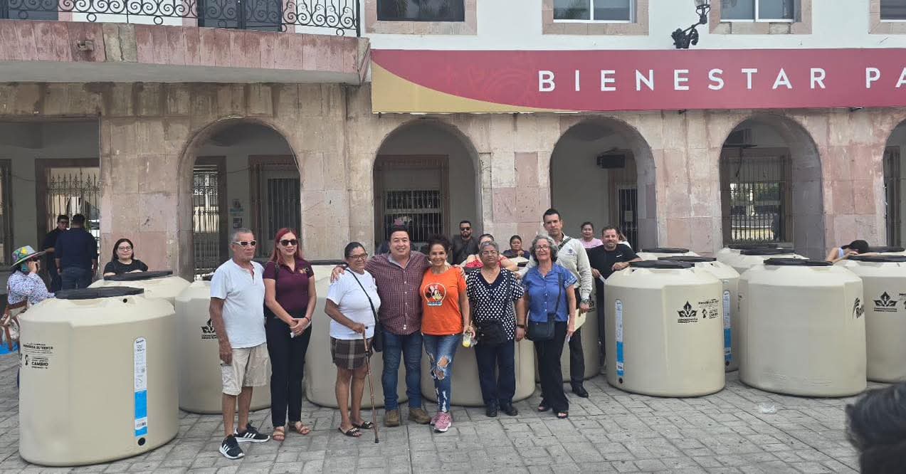 familias reciben el apoyo para la compra de tinacos