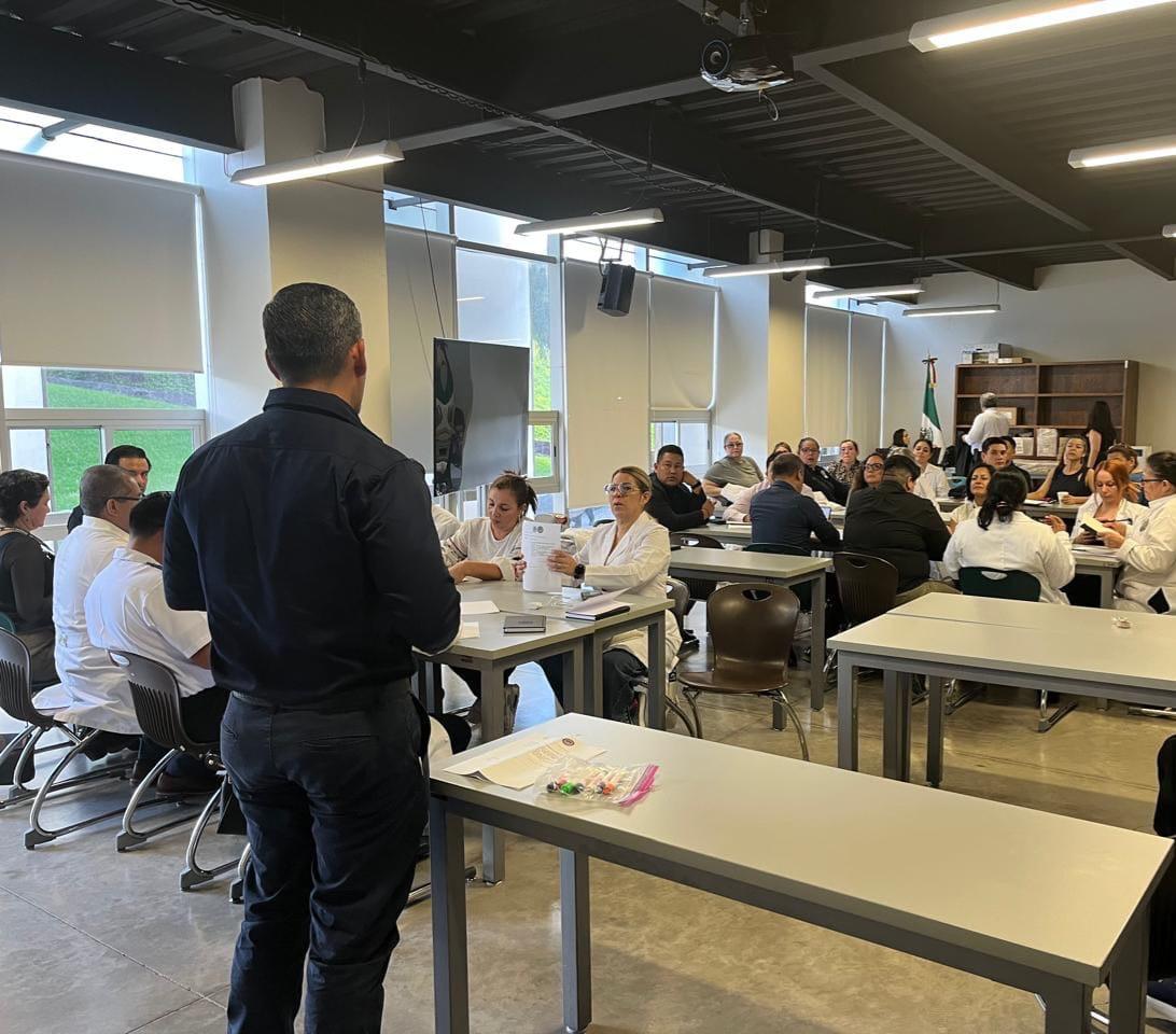 personal de la FGE de Sinaloa en capacitación de protocolos de análisis en Querétaro