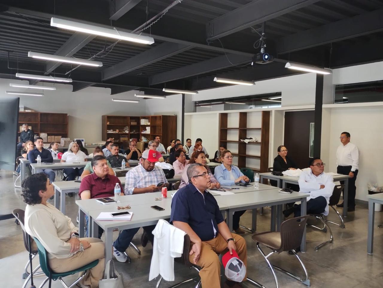 personal de la FGE de Sinaloa en capacitación de protocolos de análisis en Querétaro