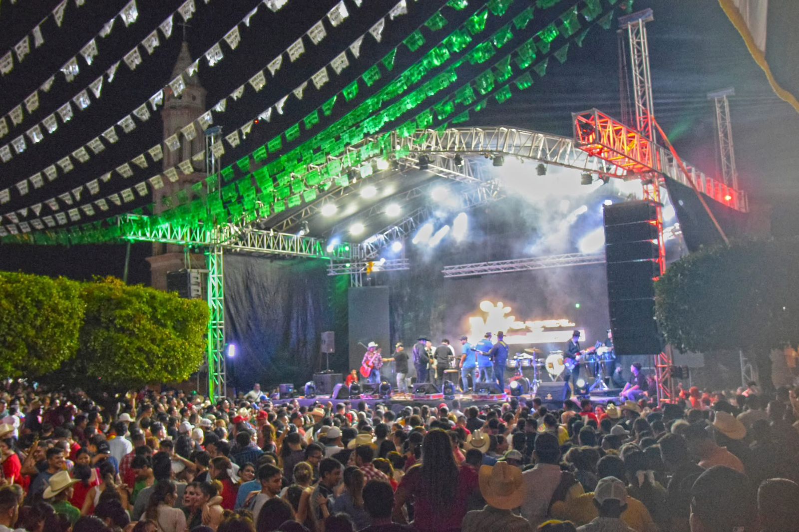 fiestas patrias en el fuerte grupos