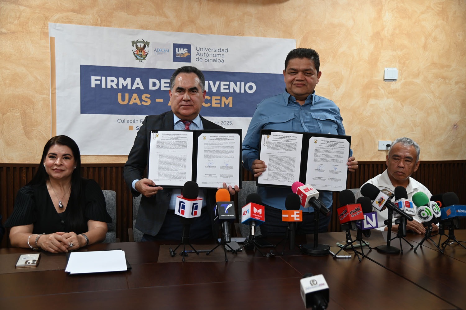 Firman UAS y ADECEM convenio