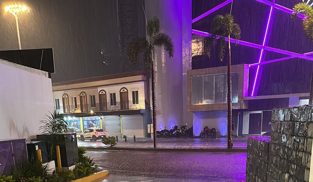 Fuerte lluvia en Mazatlán