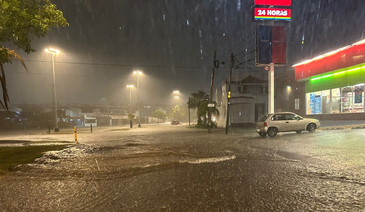 Fuerte lluvia en Mazatlán