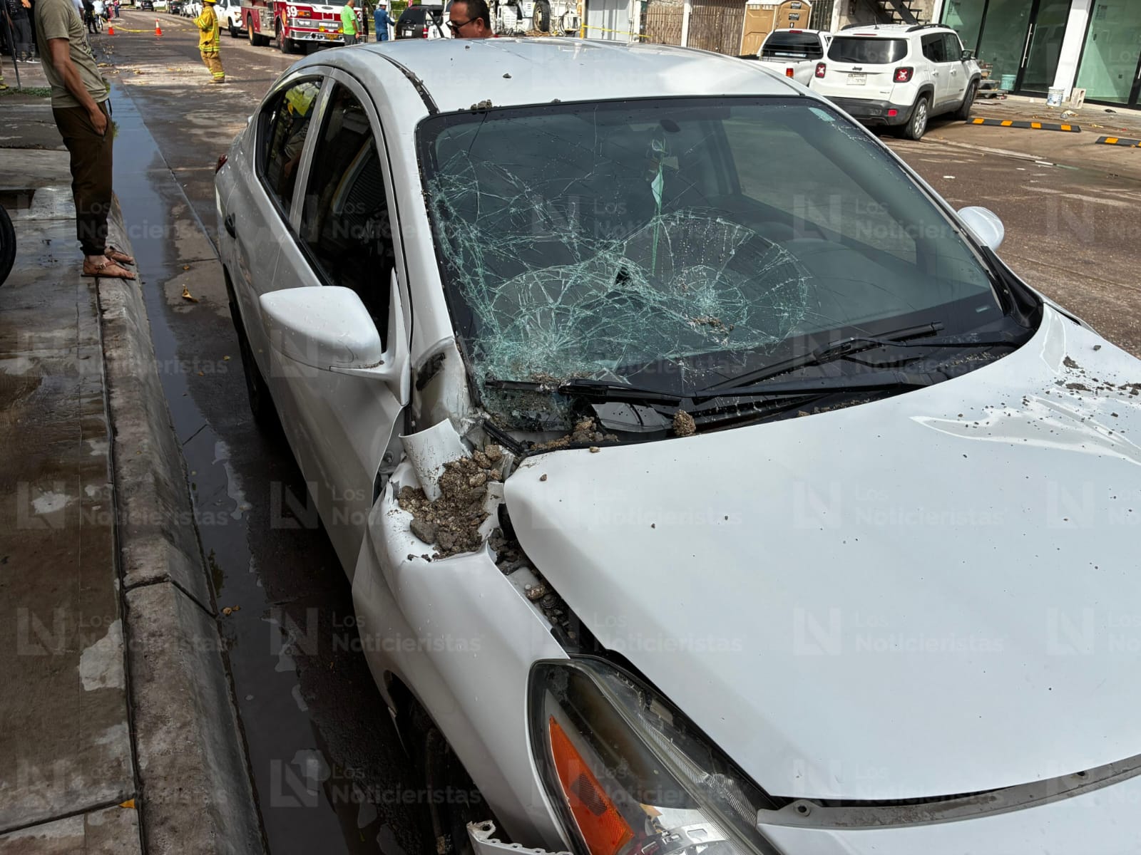 fuertes daños sufrieron los vehiculos afectados por la barda