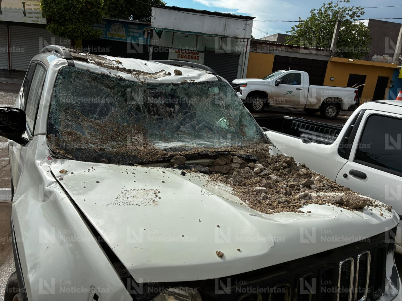fuertes daños sufrieron los vehiculos afectados por la barda
