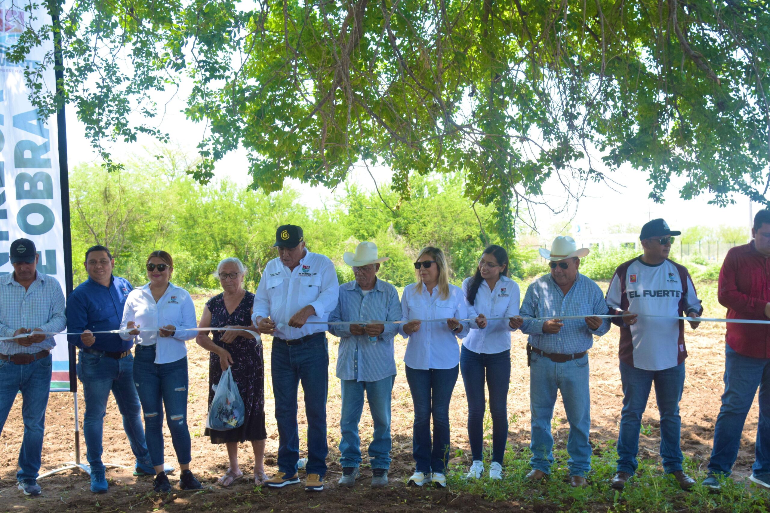 Gildardo Leyva entrega obras en comunidades de El Fuerte
