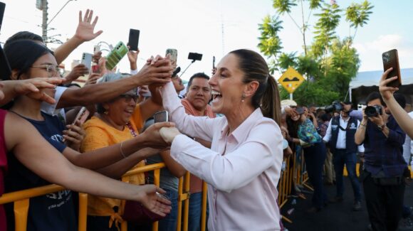 Sheinbaum entrega proyectos a favor de las mujeres, estudiantes y pueblos originarios en Guanajuato y Querétaro