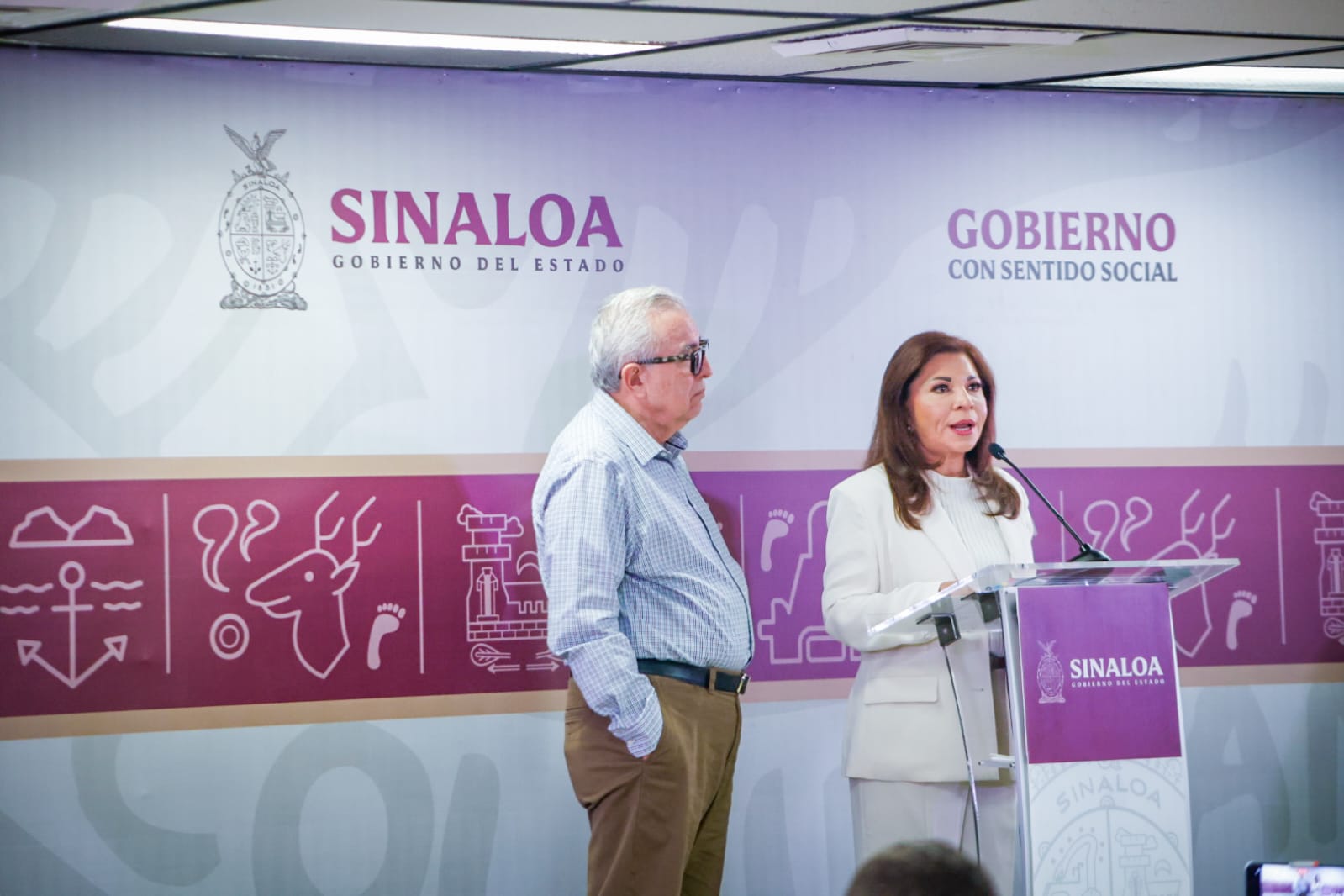 gloria himelda felix niebla con ruben rocha moya