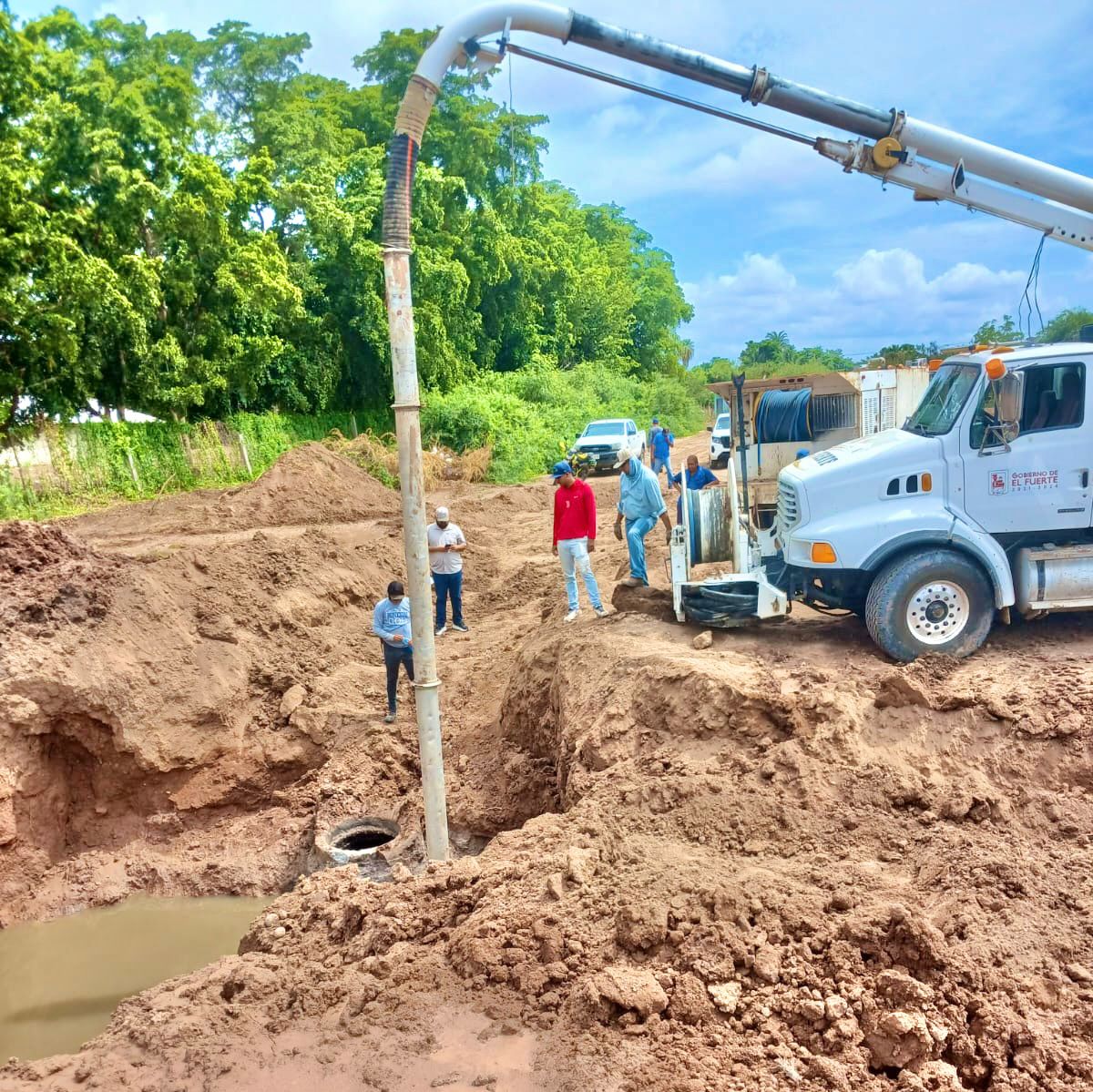 gobierno de el fuerte hace mantenimiento de red de drenaje de la constancia