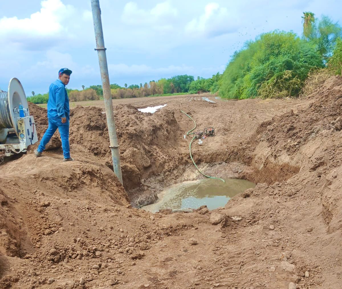 gobierno de el fuerte hace mantenimiento de red de drenaje de la constancia