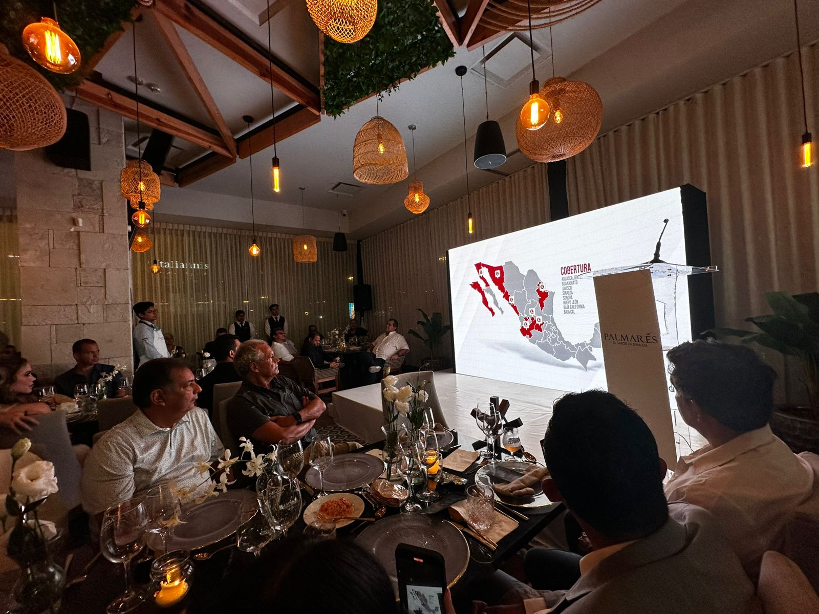 grupo arhe celebro en grande el segundo aniversario de su restaurante palmares