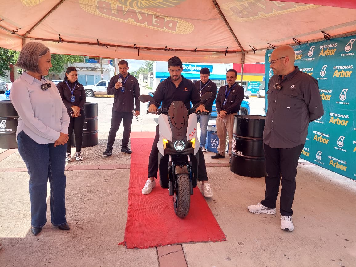 grupo FICA motors donó al ayuntamiento de Salvador Alvarado, una motocicleta eléctrica