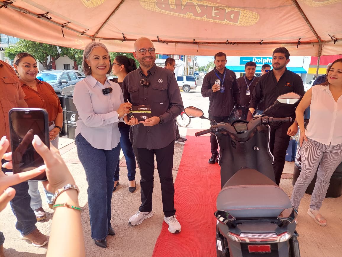 grupo FICA motors donó al ayuntamiento de Salvador Alvarado, una motocicleta eléctrica