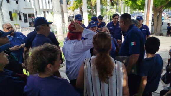 Tras protesta en palacio municipal de Ahome, Guerreros Azules alcanzan acuerdo de pagos