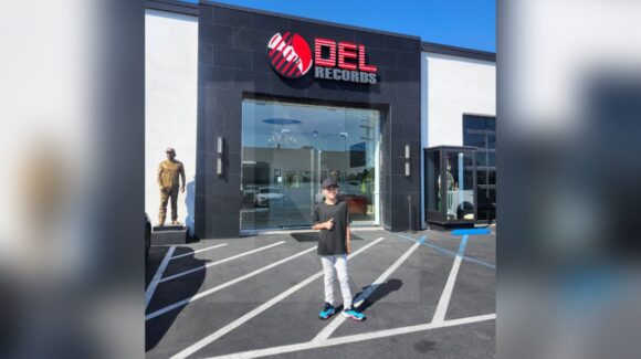 Reciben en Del Records a Tadeo, hijo único de Ariel Camacho