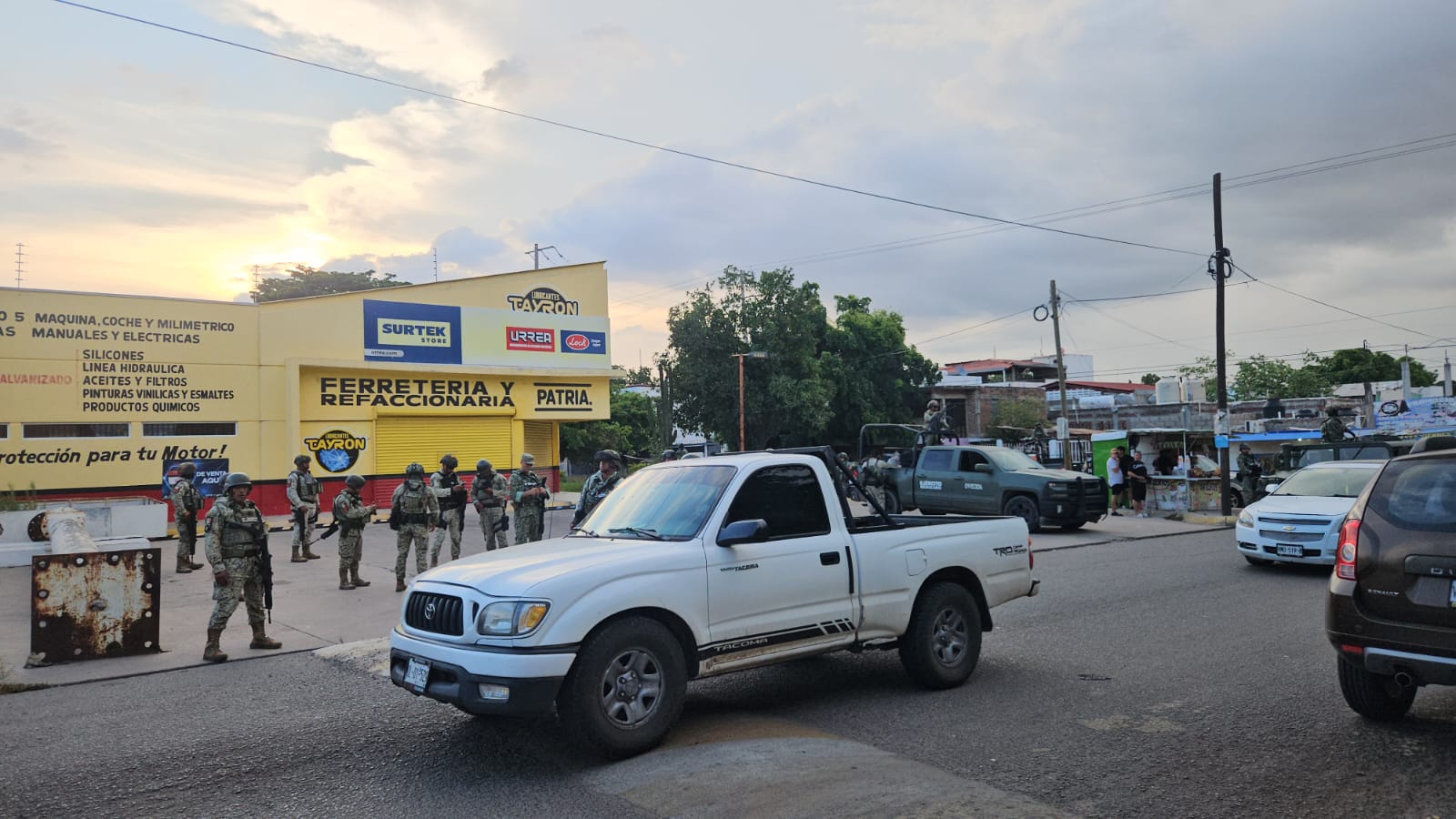 Hombre baleado en la Lázaro Cárdenas, Culiacán