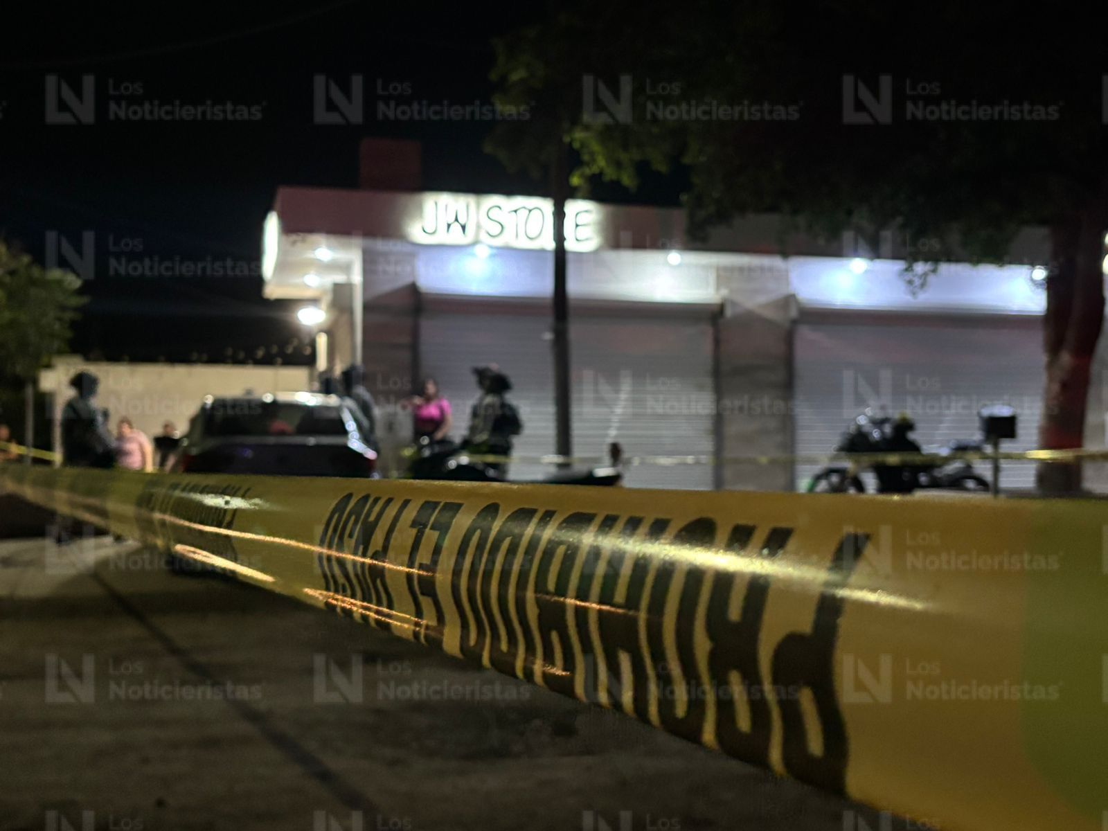 Hombre ejecutado afuera de una tienda de ropa en Aguaruto