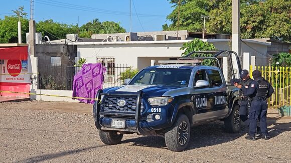 Encuentran sin vida a un hombre colgado del barandal de su domicilio en Navolato