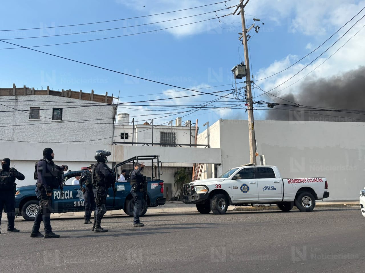 Incendio en bodega de colegio de Culiacán